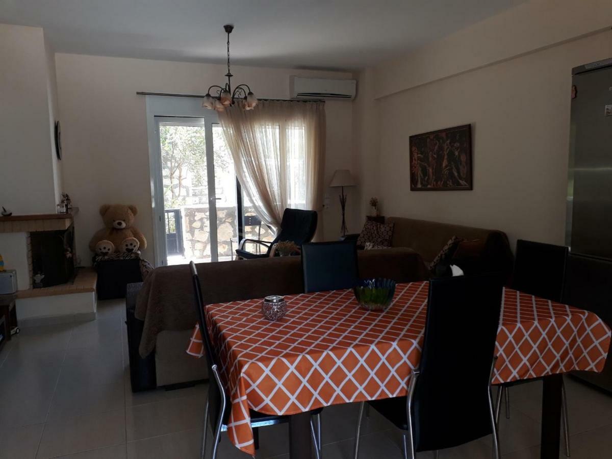 Villa Merastri Vlikhádha エクステリア 写真