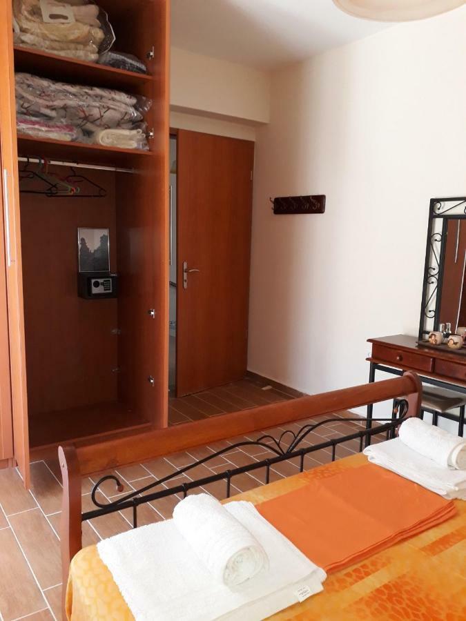 Villa Merastri Vlikhádha エクステリア 写真